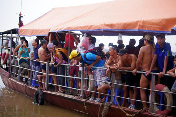 Đáng ngạc nhiên là có khá đông người tham gia dù biết nhiều nguy hiểm Đáng ngạc nhiên là có khá đông người tham gia dù biết nhiều nguy hiểm