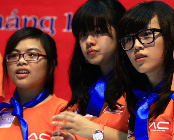 Căng thẳng nghe những nhận xét, đánh giá của Ban giám khảo Căng thẳng nghe những nhận xét, đánh giá của Ban giám khảo