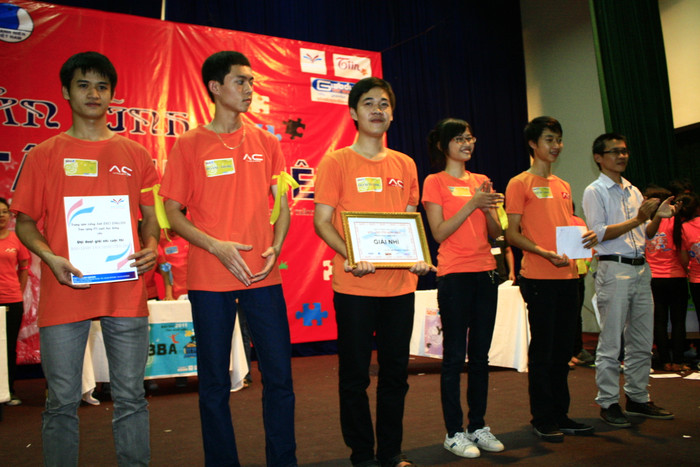 Giải nhì thuộc về đội Trà đá sinh viên – ĐH Kinh tế quốc dân Giải nhì thuộc về đội Trà đá sinh viên – ĐH Kinh tế quốc dân