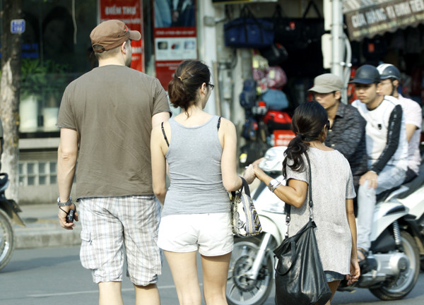 Hết sức bình tĩnh để chờ có khe hở là băng sang đường ngay Hết sức bình tĩnh để chờ có khe hở là băng sang đường ngay