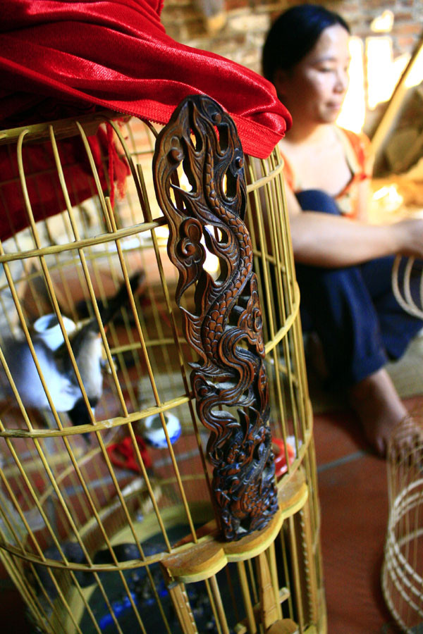 Cách trung tâm Hà Nội khoảng 30km, bước vào làng Vác chúng ta như được bước vào một thế giới khác với những ngôi nhà dành cho chim độc nhất vô nhị. Cách trung tâm Hà Nội khoảng 30km, bước vào làng Vác chúng ta như được bước vào một thế giới khác với những ngôi nhà dành cho chim độc nhất vô nhị.