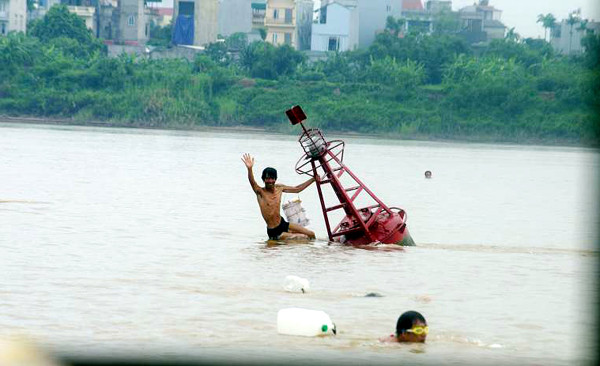 Nhiều kình ngư khác tỏ ra khá nghịch ngợm Nhiều kình ngư khác tỏ ra khá nghịch ngợm