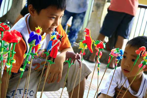 Có lẽ nếu không được xử lý kịp thời thì những đứa trẻ này khi đến công viên Thủ Lệ chỉ còn được xem voi... tò he