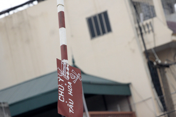 Nhiều biển báo cực kì sơ sài và không hề có tác dụng Nhiều biển báo cực kì sơ sài và không hề có tác dụng