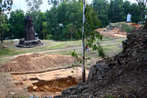 Đến thời Lê, chùa được trùng tu với quy mô trên 100 gian. Tuy nhiên, chùa đã bị hư hỏng nặng do thời gian và chiến tranh.