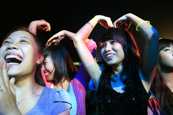 Những fan nữ cuồng nhiệt của Minh Vương