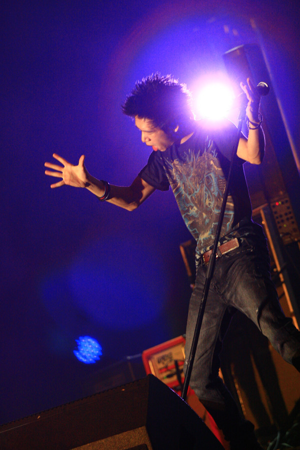 Vocal Hoàng Hiệp thể hiện chất giọng cực khỏe với Đu Tiên Vocal Hoàng Hiệp thể hiện chất giọng cực khỏe với Đu Tiên