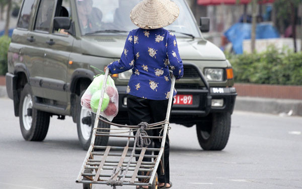 Xe kéo, xe ô tô, ai phải nhường ai?