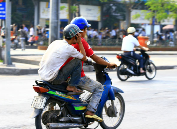 Ngồi như này mới là sành điệu !