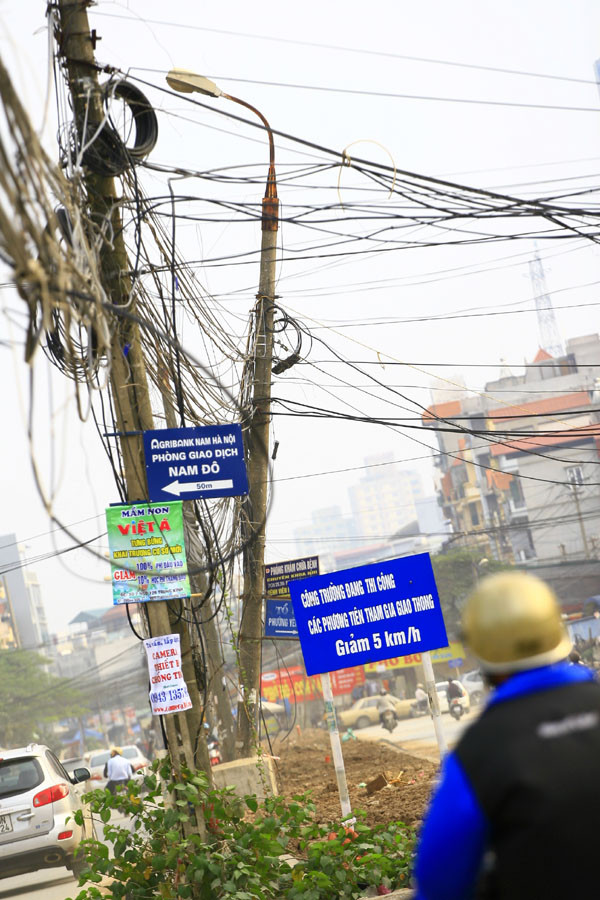 Một "nhân vật cá biệt" thò đầu ra khỏi "hàng" ! Một "nhân vật cá biệt" thò đầu ra khỏi "hàng" !