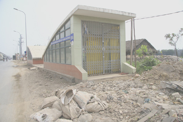 Những bãi đất đá ngổn ngang Những bãi đất đá ngổn ngang