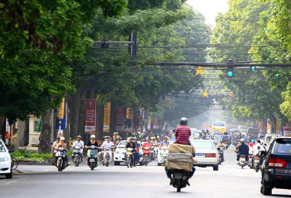 Giữa phố nghênh ngang một mình ta một lối