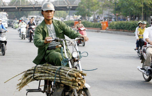 Ngồi vắt vẻo thế này mới thoải mái