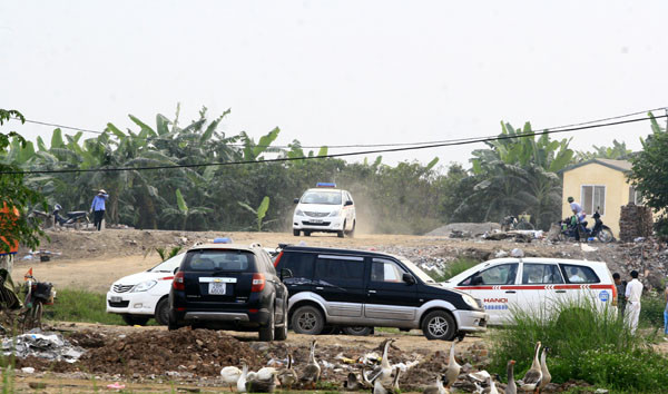 Xe vào xe ra nườm nượp Xe vào xe ra nườm nượp