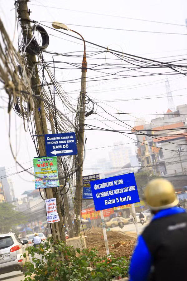 Một "nhân vật cá biệt" thò đầu ra khỏi "hàng" ! Một "nhân vật cá biệt" thò đầu ra khỏi "hàng" !