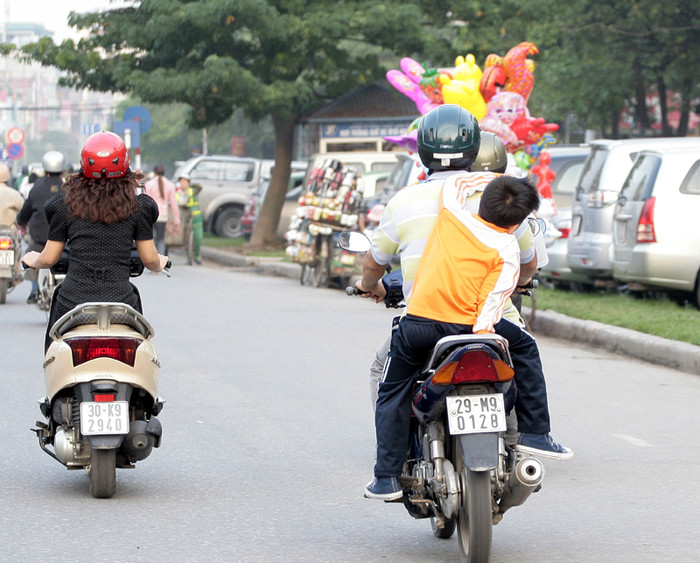 Thậm chí, nhiều bậc phụ huynh còn nói rằng: “Bé nó lớn rồi, ngồi được rồi, ngã sao được mà lo!”. Thậm chí, nhiều bậc phụ huynh còn nói rằng: “Bé nó lớn rồi, ngồi được rồi, ngã sao được mà lo!”.