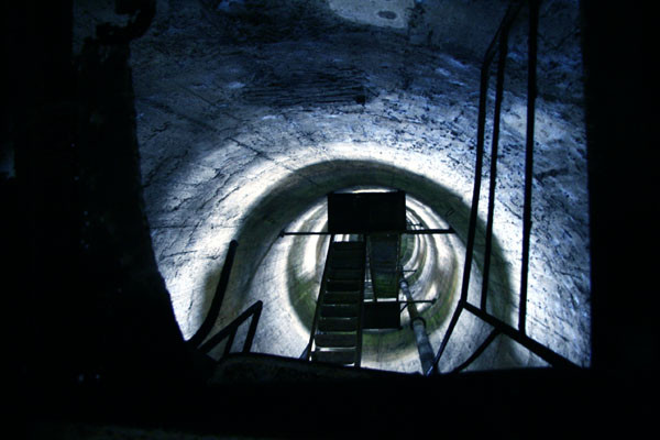 Những đoạn cầu thang xoắn ốc như không có điểm dừng Những đoạn cầu thang xoắn ốc như không có điểm dừng