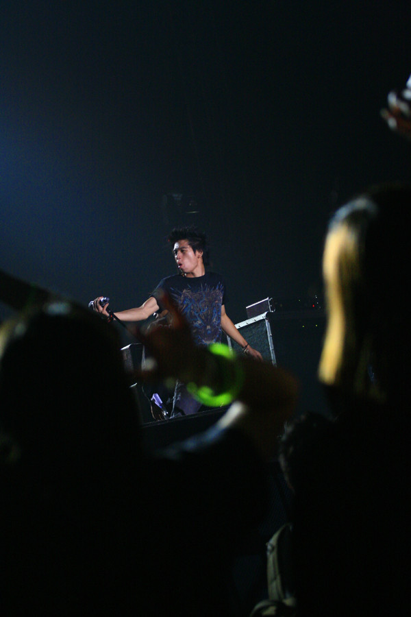 Cái tên Ngũ Cung xuất hiện cuối chương trình đã khiến SVĐ Mỹ Đình vẫn đông nghẹt dù đã gần 12 giờ đêm Cái tên Ngũ Cung xuất hiện cuối chương trình đã khiến SVĐ Mỹ Đình vẫn đông nghẹt dù đã gần 12 giờ đêm