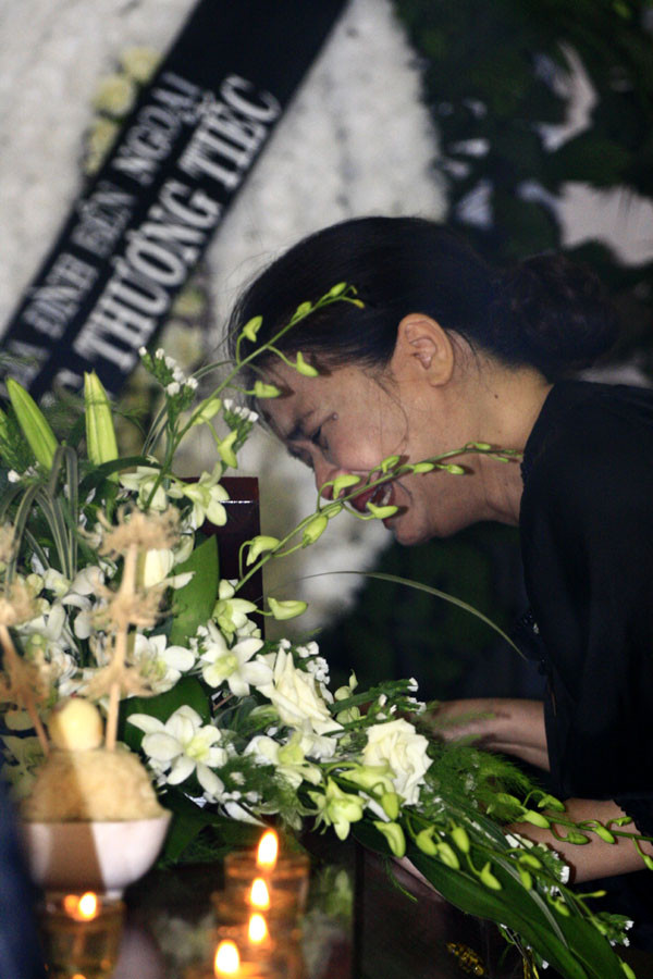 Một người nhà cho biết gia đình vẫn chưa cho bố mẹ 2 cháu là anh Trần Nhật Minh và chị Nguyễn Thị Thu Ngân biết về đám tang thương tâm này. Một người nhà cho biết gia đình vẫn chưa cho bố mẹ 2 cháu là anh Trần Nhật Minh và chị Nguyễn Thị Thu Ngân biết về đám tang thương tâm này.