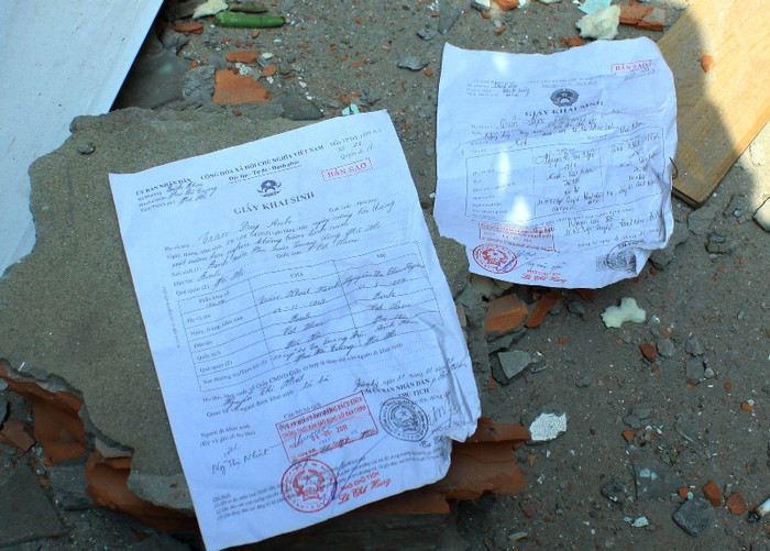 Giấy khai sinh của hai cháu Trâm - Duy Anh - Ảnh: Nam Phong Giấy khai sinh của hai cháu Trâm - Duy Anh - Ảnh: Nam Phong