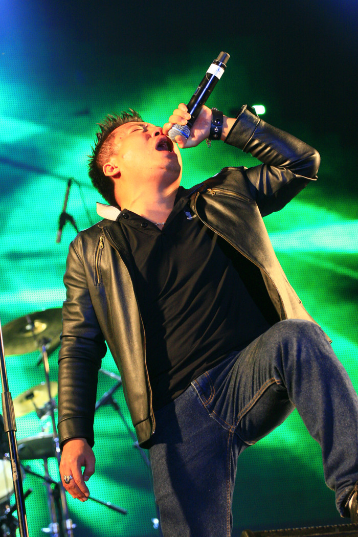 Tiếp ngay sau đó là sự xuất hiên của Final Stage với những ca khúc không thể hoành tráng hơn Tiếp ngay sau đó là sự xuất hiên của Final Stage với những ca khúc không thể hoành tráng hơn