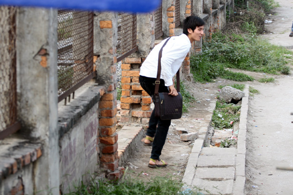 Những lỗ hổng này đã xuất hiện từ rất lâu nhưng không hề được xây lại Những lỗ hổng này đã xuất hiện từ rất lâu nhưng không hề được xây lại