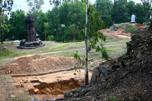 Đến thời Lê, chùa được trùng tu với quy mô trên 100 gian. Tuy nhiên, chùa đã bị hư hỏng nặng do thời gian và chiến tranh.