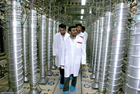 Tổng thống Iran Ahmadinejad tới thăm một cơ sở hạt nhân Tổng thống Iran Ahmadinejad tới thăm một cơ sở hạt nhân