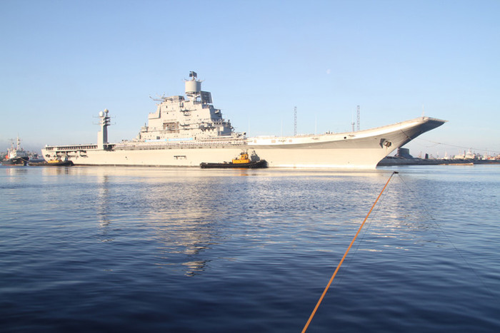 Đây là lần đầu tiên "Mặt trời quả cảm" chạy thử nghiệm trên đại dương. Trong tháng 3 vừa qua, Hải quân Nga và Ấn Độ đã bắt đầu giai đoạn thử nghiệm trong cảng với tàu sân bay INS Vikramaditya. Các thử nghiệm chủ yếu tập trung vào các bộ phận phát điện, hệ thống vũ khí và trang thiết bị vô tuyến điện tử sản xuất tại Ấn Độ. Các phi công lái Mig-29K từ Ấn Độ cũng được đào tạo trên một hệ thống mô phỏng cất hạ cánh trên tàu sân bay và các hoạt động tác chiến trên biển.