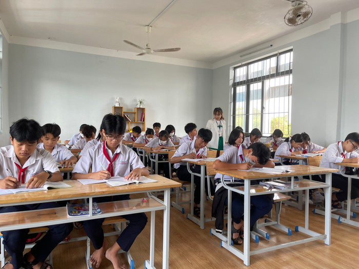 Một lớp học Trường Trung học cơ sở Bưng Riềng. Ảnh Sơn Quang Huyến - gdvn_t.giaoduc.net.vn .jpg