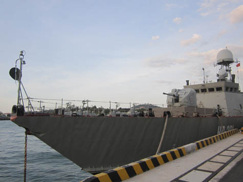 Tàu tên lửa cao tốc Molnya của Hải quân Việt Nam tại quân cảng Cam Ranh. Tàu tên lửa cao tốc Molnya của Hải quân Việt Nam tại quân cảng Cam Ranh.