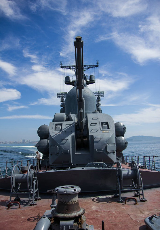 Pháo hạm AK-176 của tàu tên lửa cao tốc Molniya project 12411 (số hiệu 916).