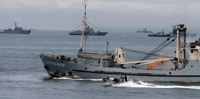 Các tàu chiến của hạm đội Thái Bình Dương dàn hàng tập trận trên biển. Các tàu chiến của hạm đội Thái Bình Dương dàn hàng tập trận trên biển.