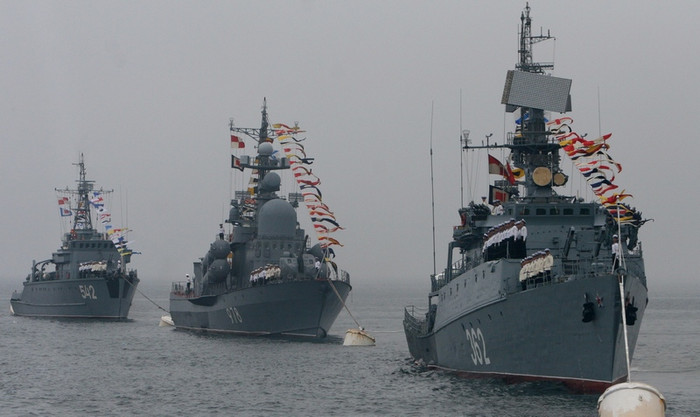 Tàu tuần tra MBK-17 Ust-Ilim (số hiệu 362), tàu tên lửa cao tốc Molnya project 12411M (số hiệu 978) và tàu quét lôi BT-114 (số hiệu 542). Tàu tuần tra MBK-17 Ust-Ilim (số hiệu 362), tàu tên lửa cao tốc Molnya project 12411M (số hiệu 978) và tàu quét lôi BT-114 (số hiệu 542).