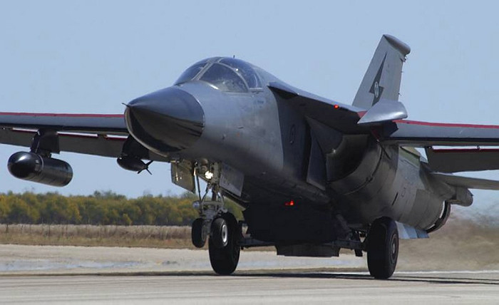 Oanh tạc cơ F-111C của Không quân Hoàng gia Australia. Oanh tạc cơ F-111C của Không quân Hoàng gia Australia.