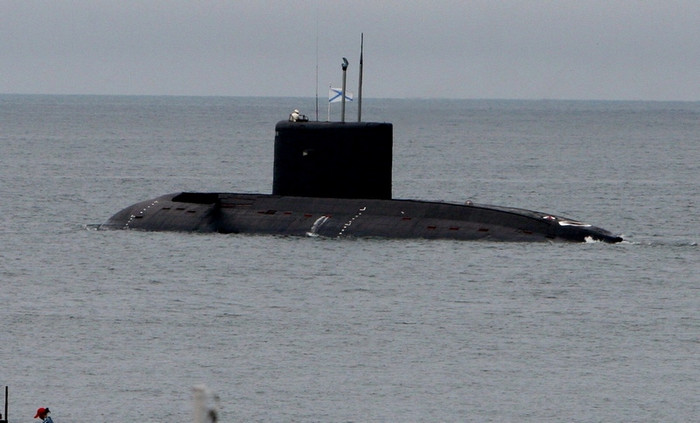 Tàu ngầm cũng tham gia diễn tập cùng các tàu mặt nước. Tàu ngầm cũng tham gia diễn tập cùng các tàu mặt nước.