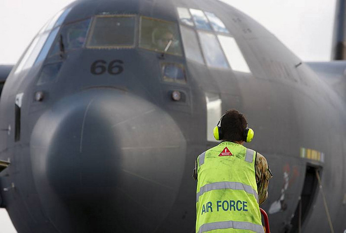 Vận tải cơ C-130 của Không quân Hoàng gia Australia. Vận tải cơ C-130 của Không quân Hoàng gia Australia.