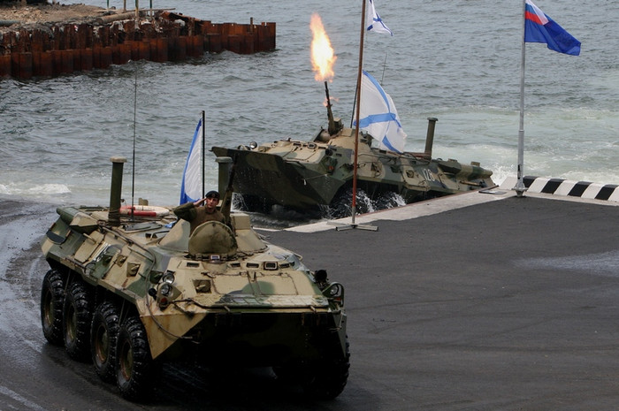 Xe bọc thép đổ bộ lên bờ biển. Xe bọc thép đổ bộ lên bờ biển.