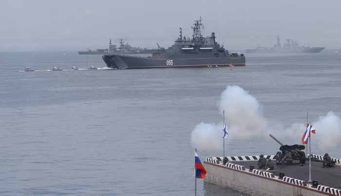 Tàu đổ bộ BDK-98 Nevel (số hiệu 055).