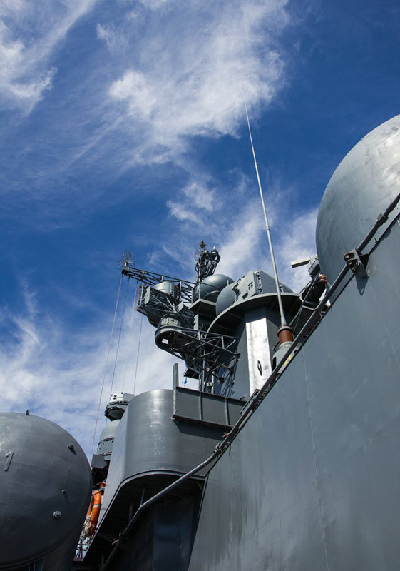 Tàu tên lửa cao tốc Molniya của Lữ 165 nhìn từ dưới lên.