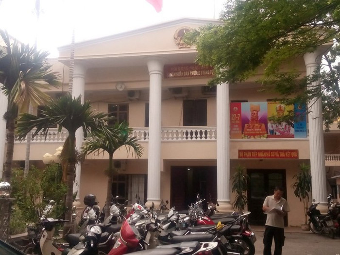 UBND phường Trung Tự, quận Đống Đa, nơi ông Trung và ông Minh công tác (Ảnh MC) UBND phường Trung Tự, quận Đống Đa, nơi ông Trung và ông Minh công tác (Ảnh MC)