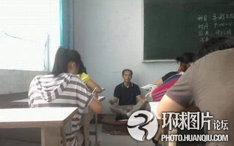 Vừa giảng bài vừa ngồi thiền! Vừa giảng bài vừa ngồi thiền!