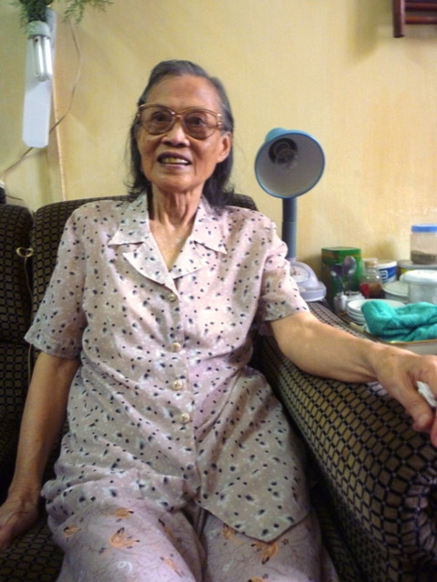 GS. Lê Thi cũng có lần bị mắng và đuổi đi chỗ khác vì mua hàng mặc cả