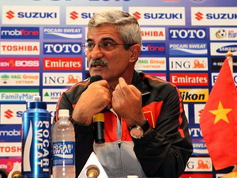 Henrique Calisto phải rời ghế HLV trưởng ĐTVN sau AFF Cup 2010