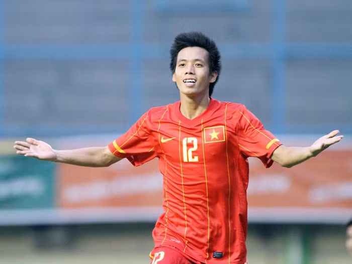 ... Cùng Văn Quyết hoàn tất màn ngược dòng vất vả.