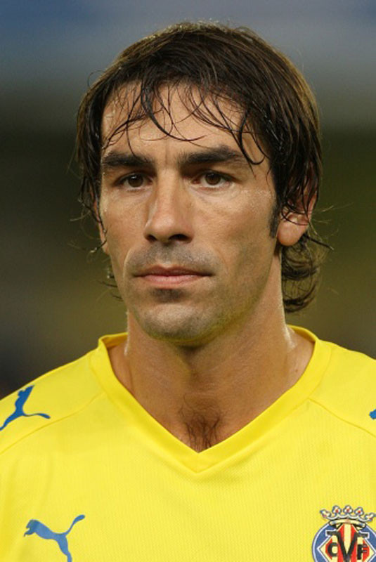 6. Robert Pires: Một "sách giáo khoa" nổi tiếng về môn "ăn vạ" trước khi Cristiano Ronaldo xuất hiện 6. Robert Pires: Một "sách giáo khoa" nổi tiếng về môn "ăn vạ" trước khi Cristiano Ronaldo xuất hiện