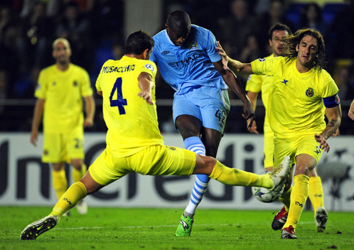 Yaya Toure lập một cú đúp