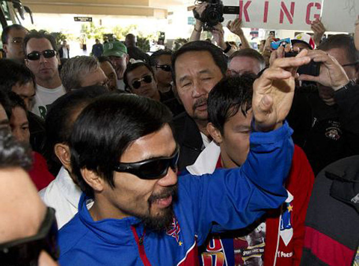 Tay đấm người Phillippine Manny Paquiao có mặt tại Las Vegas để thách đấu với tay đấm bất bại Floyd Mayweather. Kẻ chiến thắng sẽ nhận được 30 triệu USD Tay đấm người Phillippine Manny Paquiao có mặt tại Las Vegas để thách đấu với tay đấm bất bại Floyd Mayweather. Kẻ chiến thắng sẽ nhận được 30 triệu USD