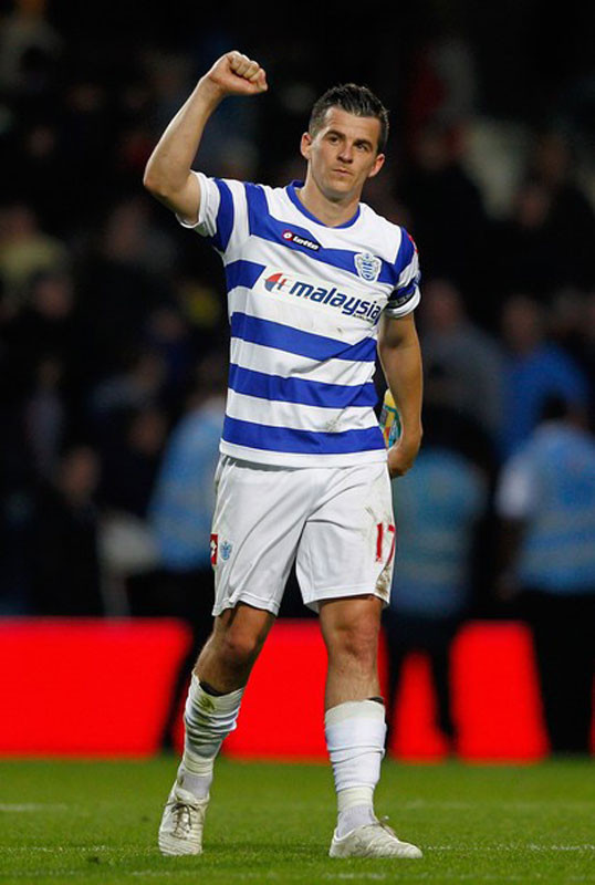 7. Joey Barton: tụt quần trước mặt fan Everton, đấm Morten Gamst Pedersen, nói xấu chính CLB của mình trên Twitter 7. Joey Barton: tụt quần trước mặt fan Everton, đấm Morten Gamst Pedersen, nói xấu chính CLB của mình trên Twitter