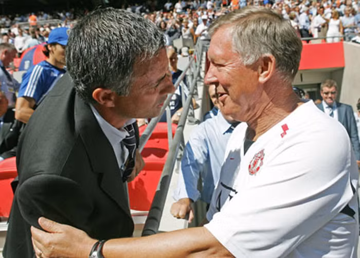 "Ông ta giàu lòng tôn trọng, luôn gọi tôi là "ông chủ" và "đại nhân" khi chúng tôi cùng uống với nhau sau lượt đi. Tuy nhiên điều đó sẽ giúp tôi thay đổi thái độ nếu ông ta chào đón tôi với một cốc rượu, đổi lại Jose lại cho tôi một lọ thuốc tẩy màu" - Ferguson nói về Jose Mourinho mùa 2006